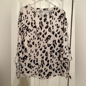 Leopard print boutique blouse. Split sleeves that tie at the bottom.
